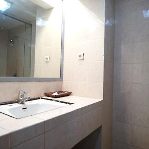 Kamar double standard